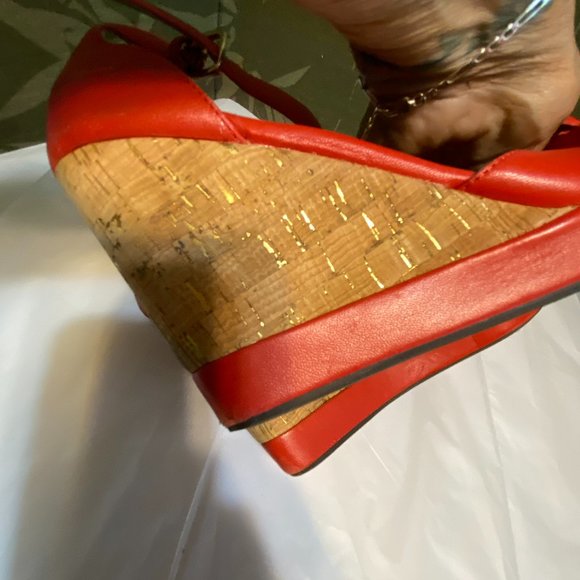 Sofft Red Peony Flower Leather Platform Wedge Sandals - Size 9 - Picture 9 of 11